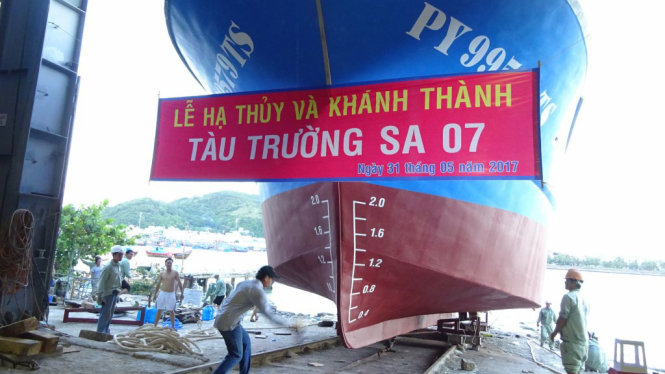 Hạ thủy tàu cá Trường Sa 7 tại cảng Hòn Rớ (TP Nha Trang) - Ảnh: Viện Nghiên cứu Chế tạo tàu thủy ĐH Nha Trang cung cấp