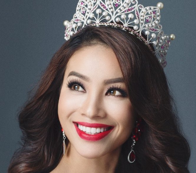 Hoa hậu Hoàn vũ Việt Nam 2015 - Phạm Hương sẽ tiếp tục giữ vương miện đến tháng 12-2017, trong khi chờ đợi gương mặt mới đăng quang - Ảnh: UniCorp