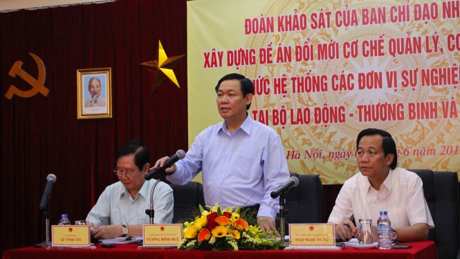Phó Thủ tướng Vương Đình Huệ yêu cầu báo cáo đến năm 2020 tính toán tinh giảm được bao nhiêu đầu mối, biên chế - Ảnh: Hà Thanh