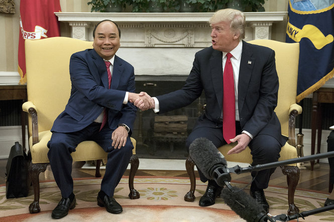 Thủ tướng Nguyễn Xuân Phúc và Tổng thống Donald Trump tại Nhà Trắng - Ảnh: AFP