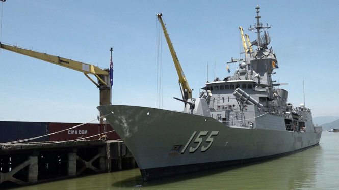 Tàu HMAS Ballarat cập cảng Tiên Sa bắt đầu chuyến thăm Đà Nẵng - Ảnh: TRƯỜNG TRUNG