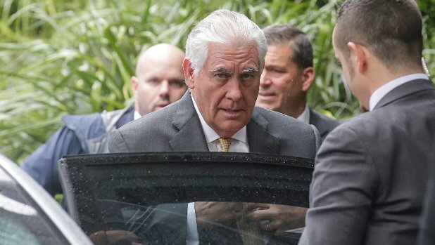 Ngoại trưởng Mỹ Rex Tillerson tới Wellington trong một ngày mưa gió ảm đạm - Ảnh: KEVIN STENT/FAIRFAX NZ