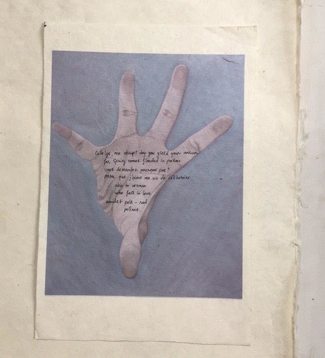 Bản viết tay trong sách của Nguyễn Thúy Hằng được trưng bày tại triển lãm - Ảnh: T.H.