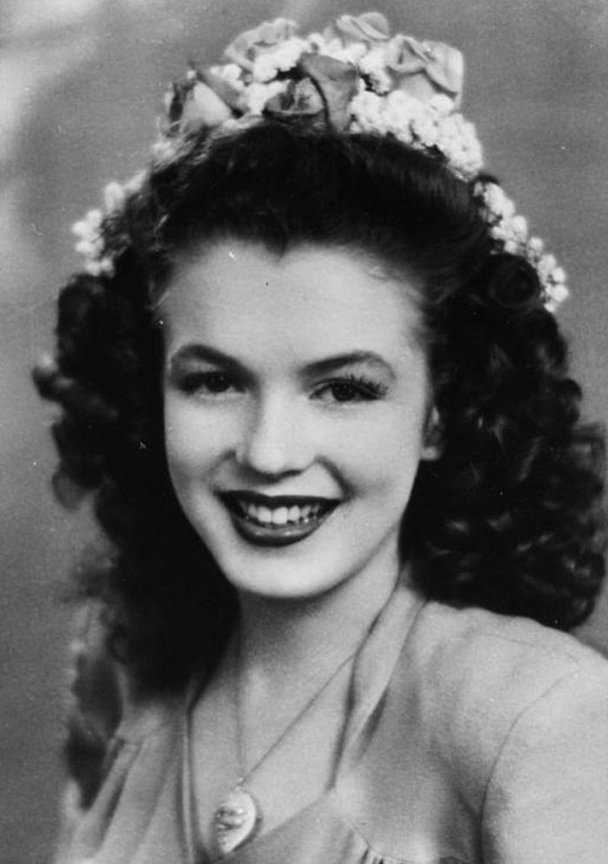 Marilyn Monroe năm 15 tuổi, năm cuối cùng cô còn độc thân - Ảnh: Silver Screen Collection/Hulton Archive/Getty Images