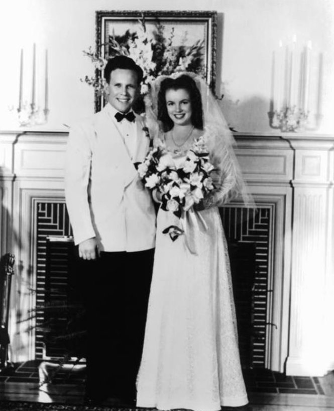 Marilyn Monroe kết hôn James Dougherty khi mới 16 tuổi - Ảnh: Michael Ochs Archives/Stringer/Getty Images