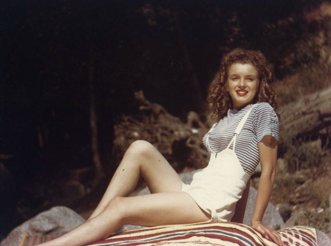 Marilyn Monroe lúc mới bước chân vào làng người mẫu, năm 1945 - Ảnh: David Conover