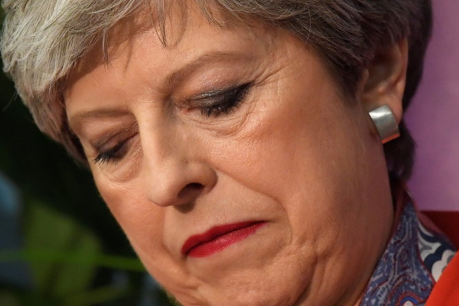 Thủ tướng Anh Theresa May chuẩn bị phát biểu ngày 9-6 - Ảnh: Reuters