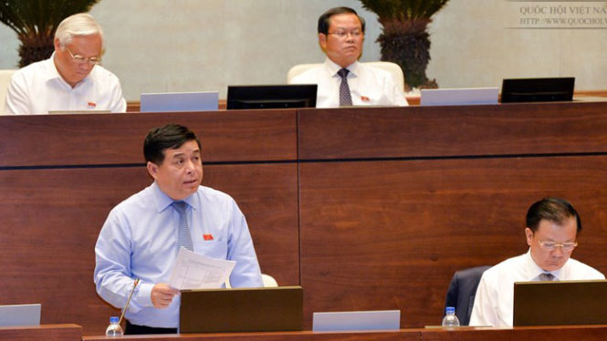 Bộ trưởng Kế hoạch đầu tư Nguyễn Chí Dũng giải trình trước Quốc hội chiều 9-6 - Ảnh: Quochoi.vn