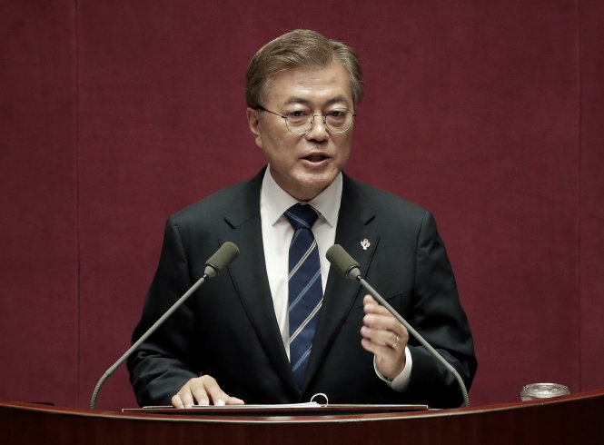 Tân tổng thống Hàn Quốc Moon Jae In phát biểu trước Quốc hội Hàn Quốc ngày 12-6 ở thủ đô Seoul - Ảnh: Reuters