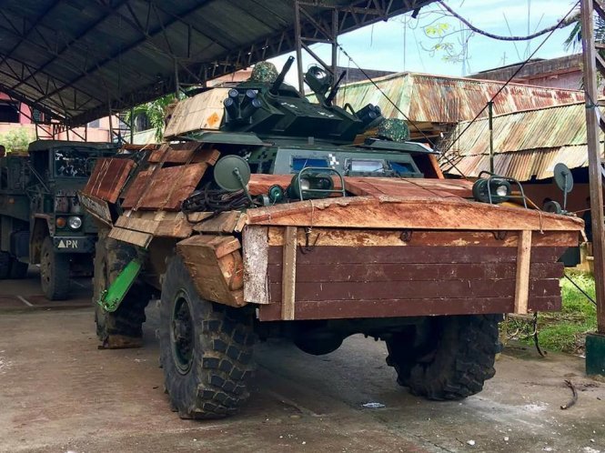 Cận cảnh xe bọc thép ốp gỗ của quân đội Philippines - Ảnh: Facebook