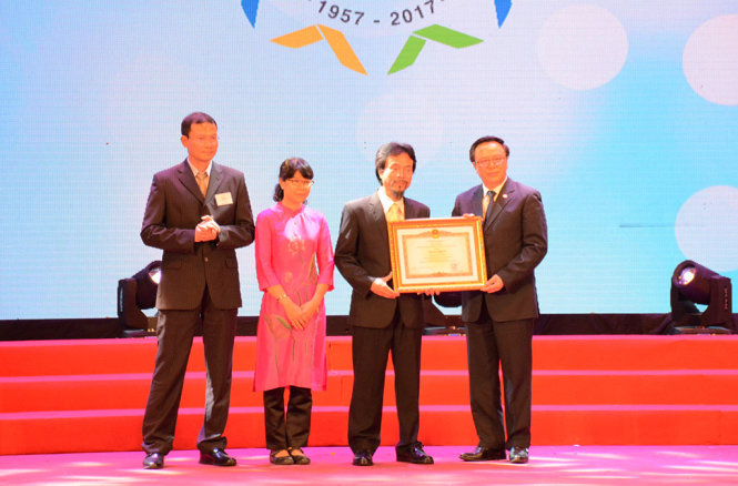 NXB Kim Đồng nhận bằng khen của Thủ tướng - Ảnh: T.H