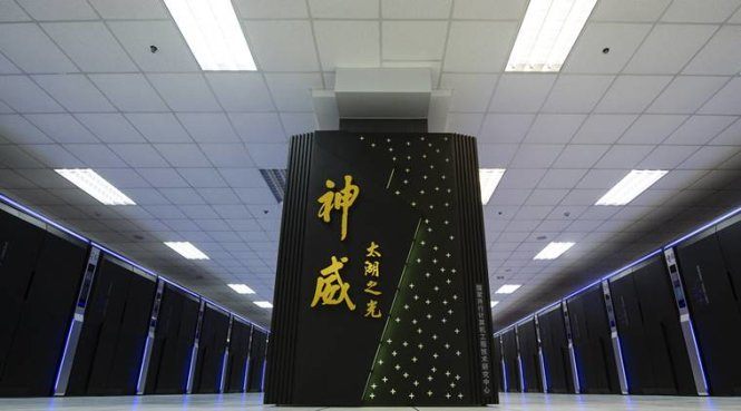 Người Trung Quốc tự hào vì siêu máy tính Sunway TaihuLight là cỗ máy hoàn toàn sản xuất tại Trung Quốc - Ảnh: AFP