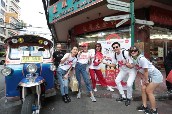 Đội Việt Nam tham dự cuộc thi Top Shopper - Ảnh: Ann
