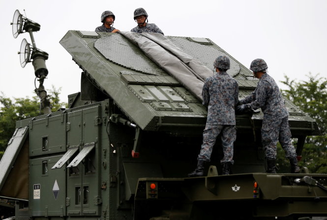 Lực lượng Phòng vệ Nhật (JSDF) diễn tập với dàn tên lửa Patriot PAC-3 ở căn cứ tại Asaka, phía bắc Tokyo, trong ngày 21-6 - Ảnh: Reuters