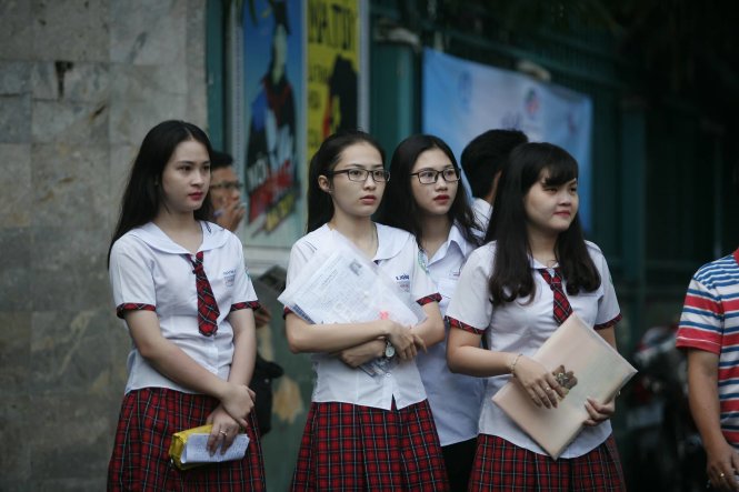 Các thí sinh tại điểm thi THCS Lê Lợi (Q.3, TP.HCM)- Ảnh: Nam Trần