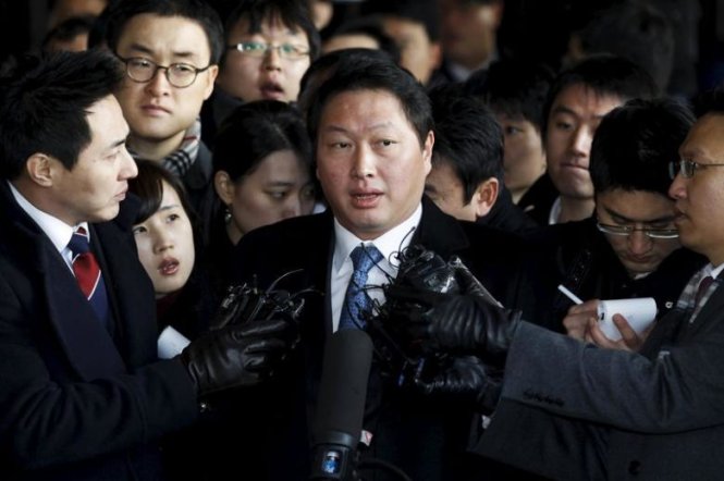 Chủ tịch tập đoàn SK Chey Tae Won - Ảnh: Reuters