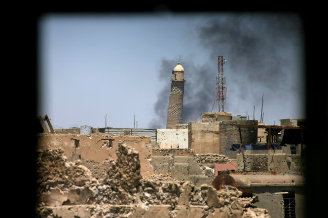 Tháp al-Hadba còn tồn tại trong một ảnh chụp ngày 1-6 vừa qua - Ảnh: Reuters