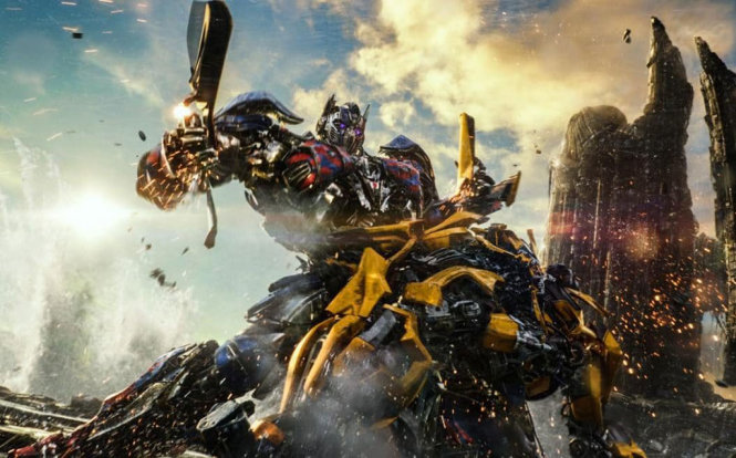 Optimus Prime và Bumblebee hai người bạn thân đánh nhau