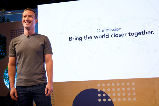 Ông chủ Facebook Mark Zuckerberg tại hội nghị các cộng đồng Facebook ngày 22-7 (Chicago, Mỹ) - Ảnh: Facebook
