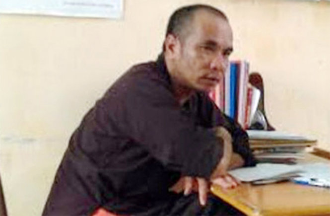 Ông Nguyễn Quốc Bằng tại thời điểm thừa nhận việc bán chiếc chuông cổ tại chùa Phủ Long với cơ quan CSĐT, Công an huyện Thanh Miện - Ảnh: CTV