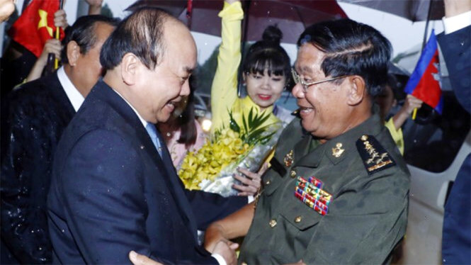 Thủ tướng Nguyễn Xuân Phúc đón Thủ tướng Hun Sen chiều 21-6 - Ảnh: TTXVN
