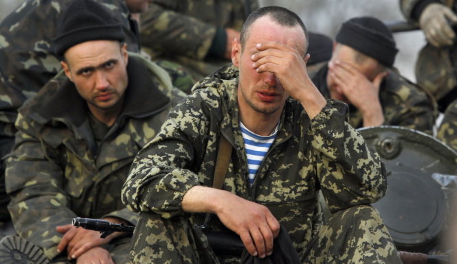 Binh sĩ Ukraine mệt mỏi vì chiến tranh - Ảnh: Reuters