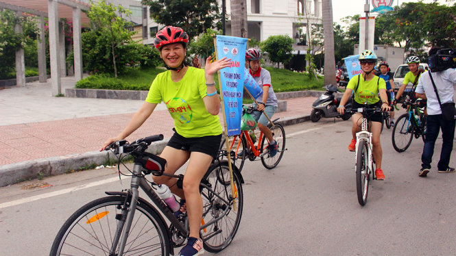 Đạp xe tuyên truyền nâng cao ý thức bảo vệ môi trường cho người dân