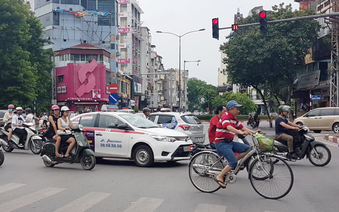 Hiệp hội Vận tải Hà Nội cho rằng đấu thầu quyền khai thác taxi, sử dụng trung tâm điều hành chung cho các hãng taxi là không hợp lý- Ảnh: TUẤN PHÙNG