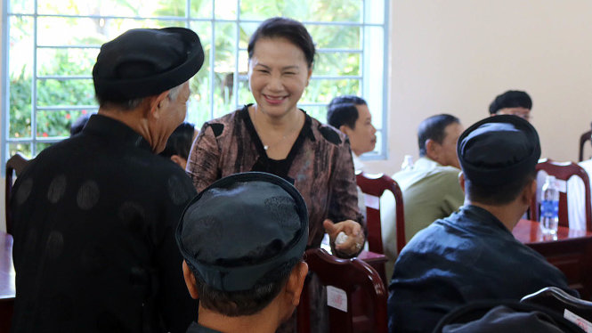 Chủ tịch Quốc hội Nguyễn Thị Kim Ngân tại buổi tiếp xúc cử tri huyện Vĩnh Thạnh, TP Cần Thơ - Ảnh: Lê Dân