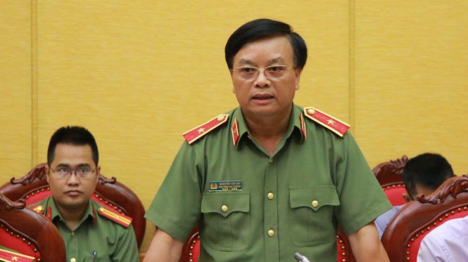 Ông Nguyễn Văn Dư, Phó tổng cục trưởng Tổng cục Hậu cần - kỹ thuật trả lời báo chí - Ảnh: Danh Trọng
