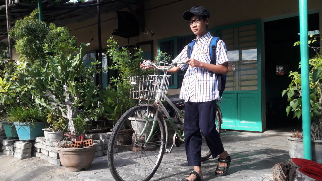 Nếu học ở Trường chuyên Lê Quý Đôn, sức của Quý không thể đạp xe nổi một ngày 20km đi và về - Ảnh: Phan Chung