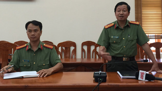 Thượng tá Chu Văn Hải thông tin với báo chí ngày 30-6 - Ảnh: THÂN HOÀNG
