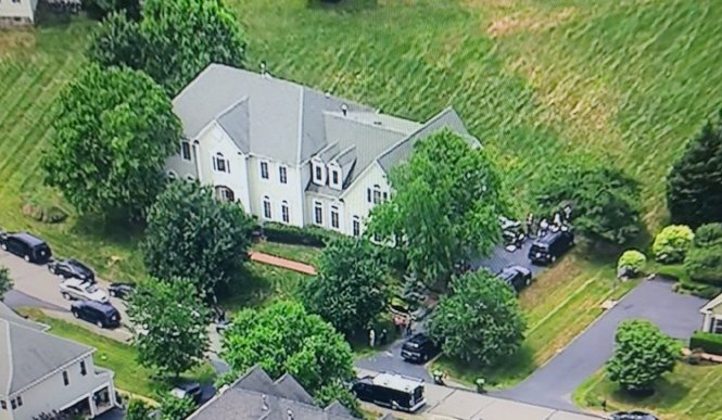 FBI khám xét nhà của Mallory tại Leesburg ngày 22-6 - 
Ảnh: ABC7