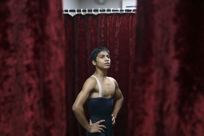 Em Amiruddin Shah (15 tuổi) và giấc mơ đưa Ấn Độ trở thành một quốc gia có tên trên bản đồ nghệ thuật ballet của thế giới - Ảnh: AP