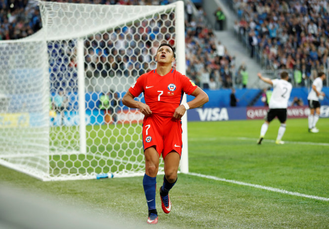 Alexis Sanchez tiếc nuối sau khi bỏ lỡ cơ hội ghi bàn cho Chile.