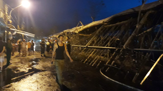 Khu chợ bị tan hoang sau trận hỏa hoạn - Ảnh: HOÀNG TRUNG
