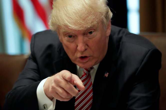 Ông Trump sử dụng tài khoản cá nhân để chỉ trích báo đài Mỹ trên Twitter - Ảnh: Reuters