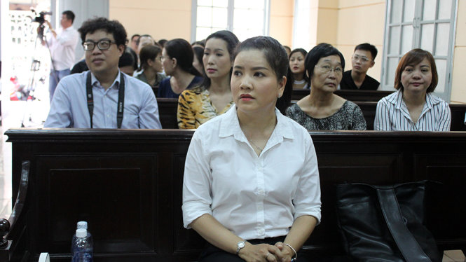 Diễn viên Ngoc Trinh tại tòa ngày 4-4 -
 Ảnh: T.L