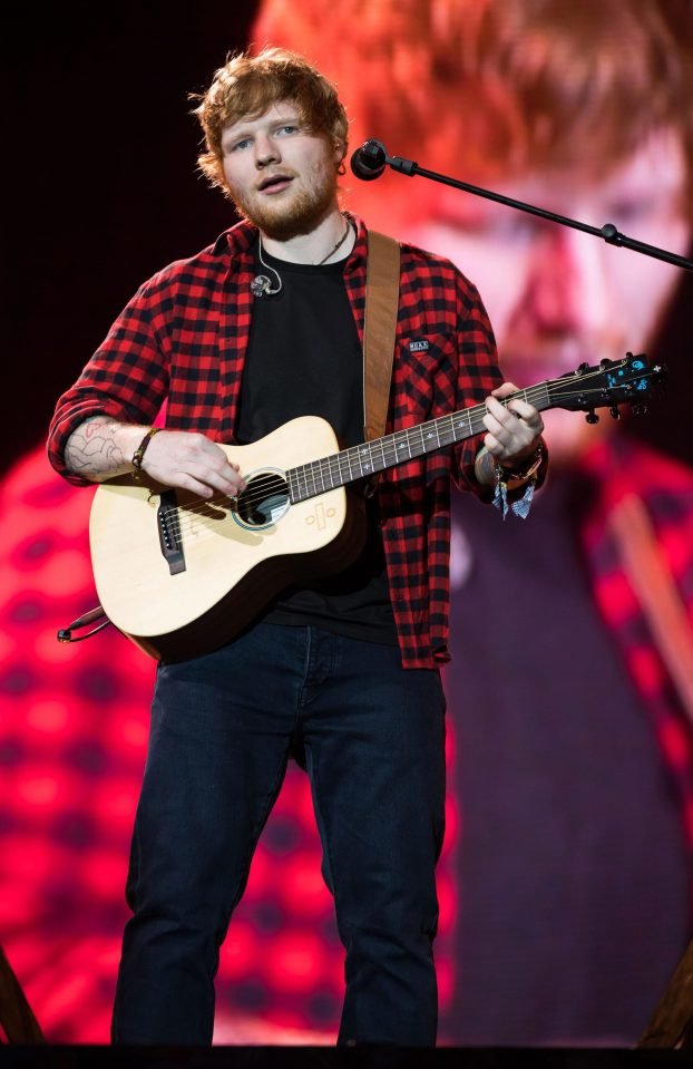 Ed Sheeran biểu diễn tại Glastonbury 2017 - Ảnh: Getty Images