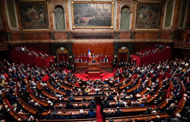 Rất hiếm tổng thống Pháp tổ chức họp quốc hội tại cung điện Versailles - Ảnh: AFP