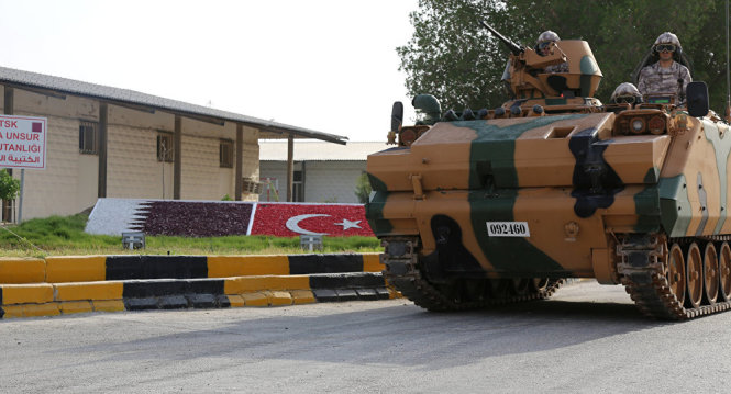 Xe tăng của quân đội Thổ Nhĩ Kỳ trú đóng tại Qatar - Ảnh: Reuters