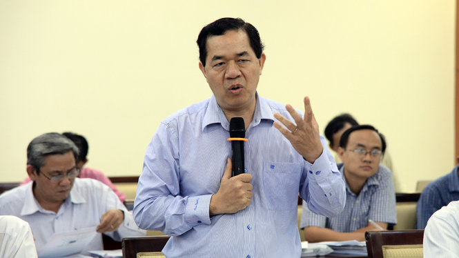 Ông Sử Ngọc Anh , giám đốc Sở Kế hoạch Đầu tư TP.HCM phát biểu về vỉa hè - Ảnh Tự Trung