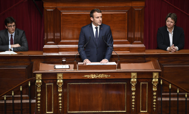 Tổng thống Pháp Macron phát biểu trước quốc hội ngày 3-7 - Ảnh: AFP