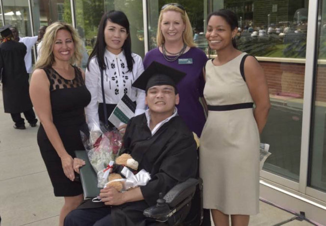 Con trai của ông Trần Văn Giáo trong ngày tốt nghiệp ĐH ở Mỹ vào tháng 6-2017 - Ảnh: Tác giả cung cấp