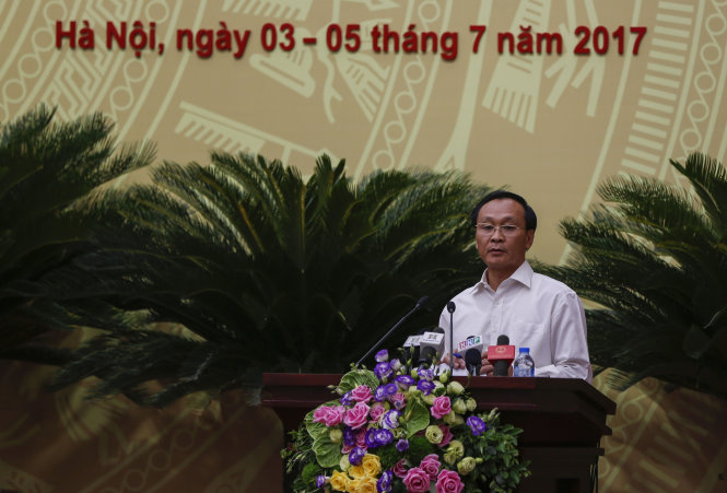 Giám đốc Sở Quy hoạch kiến trúc Hà Nội Lê Vinh trả lời chất vấn của các đại biểu - Ảnh: Việt Dũng