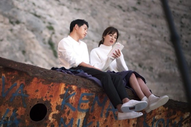 Song Joong Ki và Song Hye Kyo trong Hậu duệ Mặt trời
