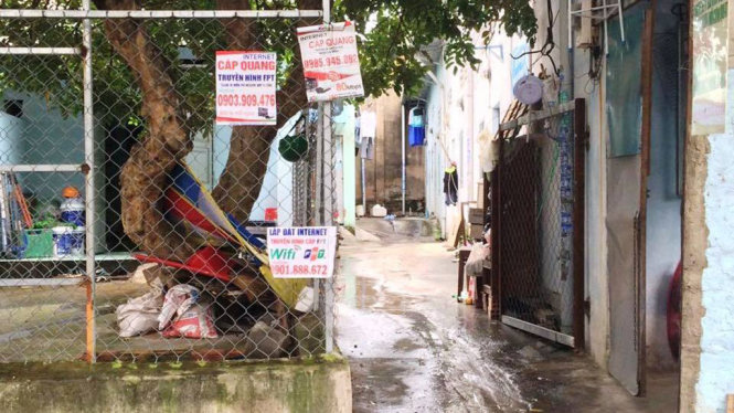 Dãy nhà trọ trên đường 102 - nơi tên trộm đột nhập, khống chế hai cô gái cướp cắp tài sản - Ảnh: NGUYÊN NGỌC