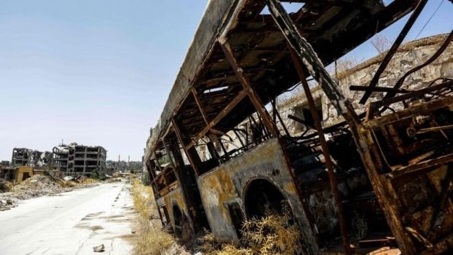 Chiến tranh tàn phá Syria, khiến 300.000 người chết - Ảnh: AFP