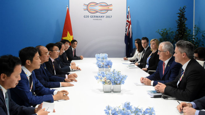 Thủ tướng Nguyễn Xuân Phúc gặp song phương Thủ tướng Australia Malcolm Turnbull bên lề G20 tại Hamburg ngày 7-7 - Ảnh: Q.TR.