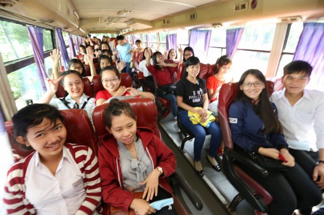 Học sinh trường THPT Nguyễn Trãi (Tây Ninh) đến tham gia ngày hội - Ảnh: Như Hùng